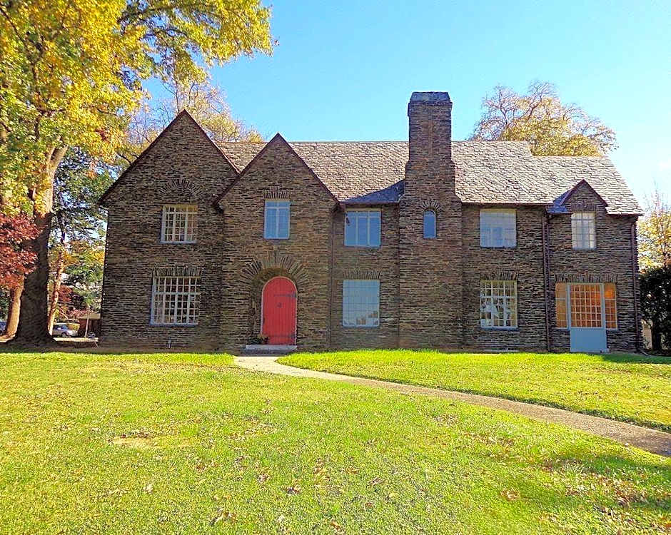 The Manor on Front