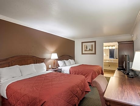 2 Queen Beds, Smoking