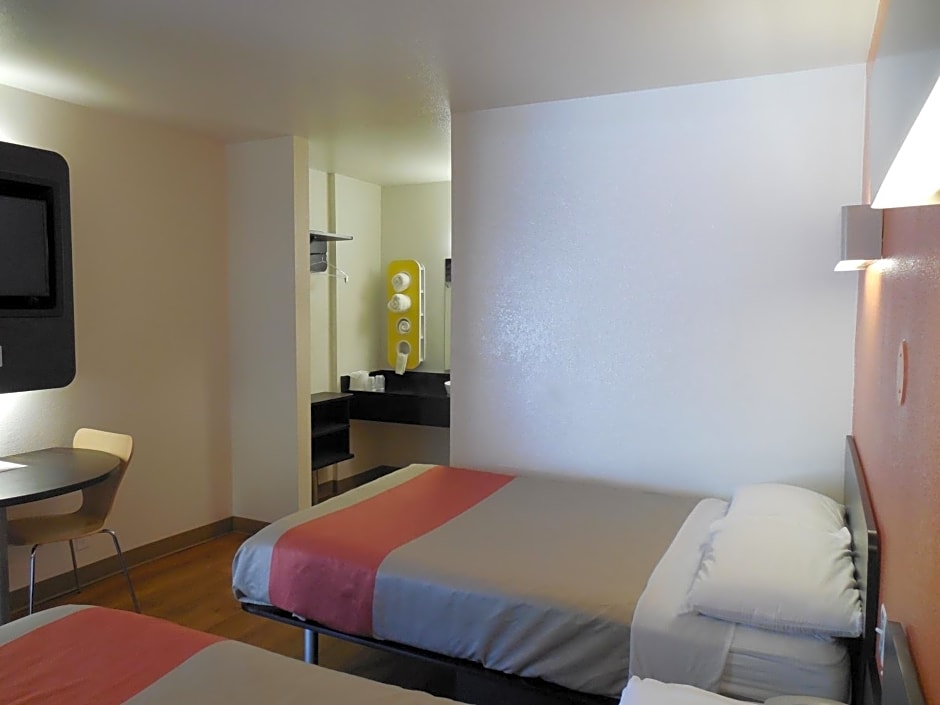 Motel 6-Temecula, CA - Historic Old Town