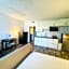 TAMPA BAY, BEACH step away, WIFI, FREE PARKING,POOLS, JACUZZI