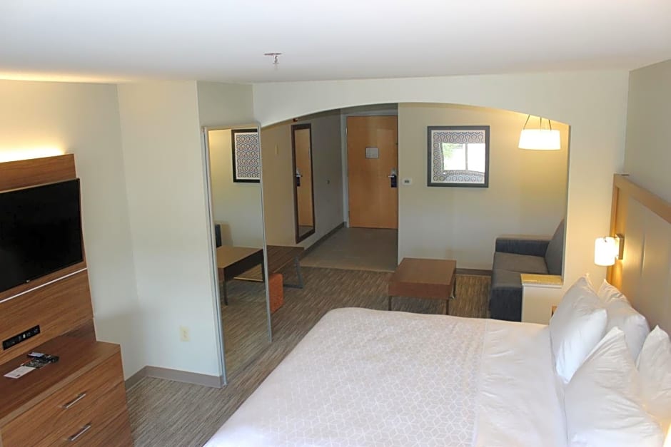 Holiday Inn Express Forest City