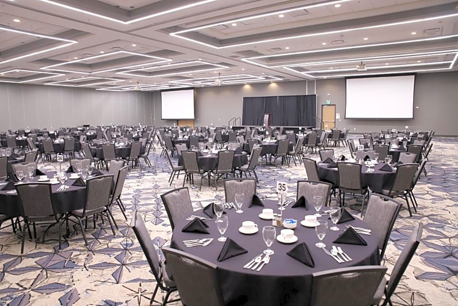 Holiday Inn & Suites Cedar Falls-Waterloo Event Ctr