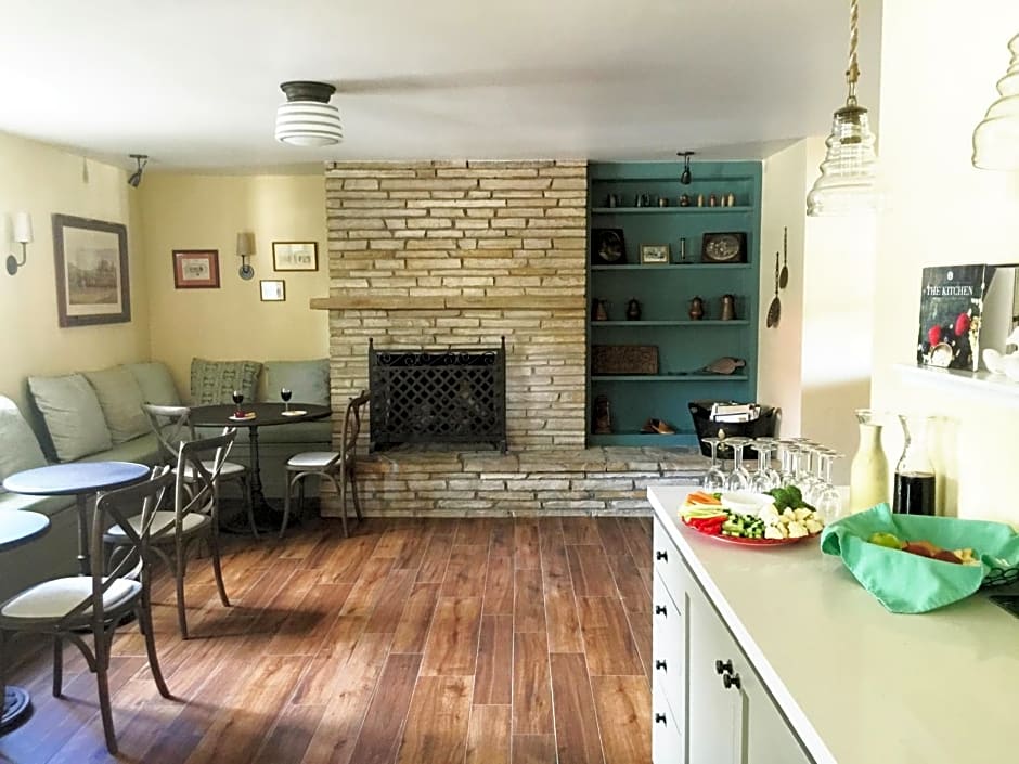 Coachman's Inn, A Four Sisters Inn