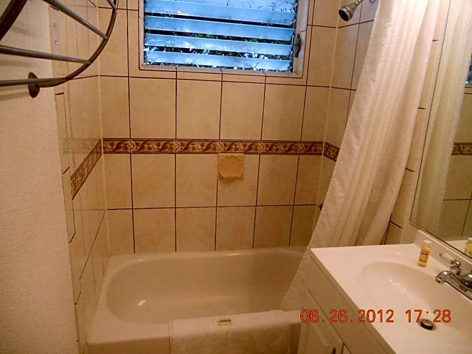 Tradewinds Airport Hotel
