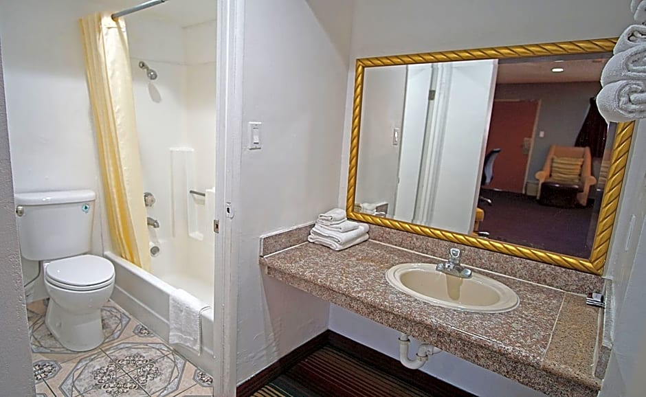 Los Angeles Inn & Suites LAX