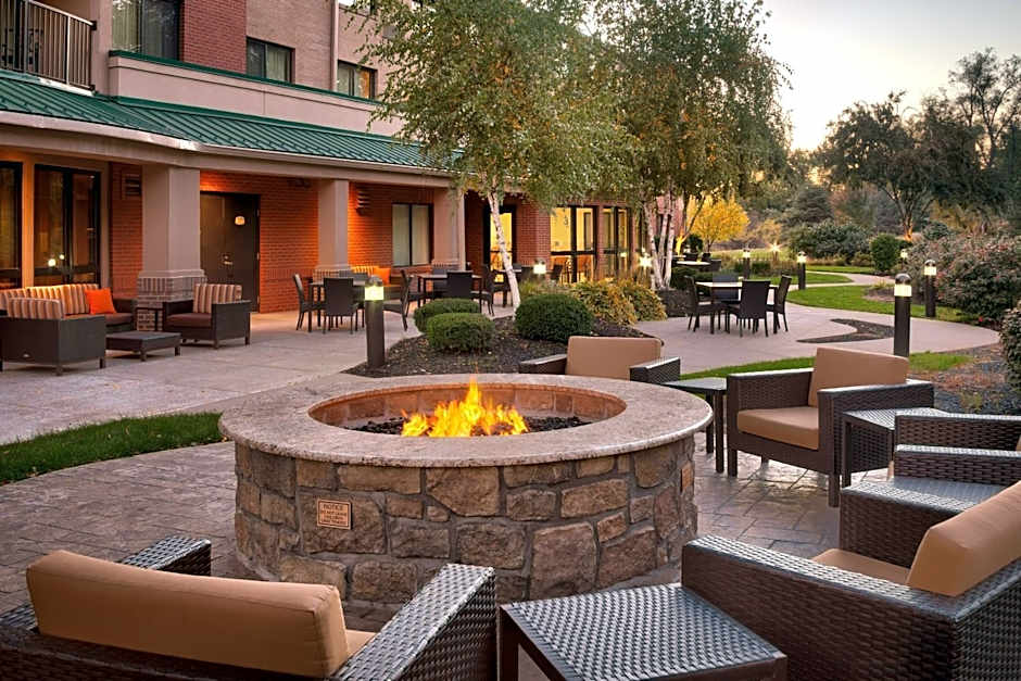 Courtyard by Marriott Kansas City Shawnee