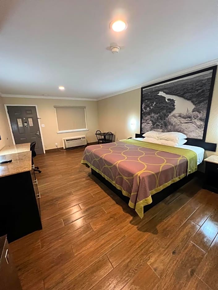 Super 8 by Wyndham McAllen/Downtown