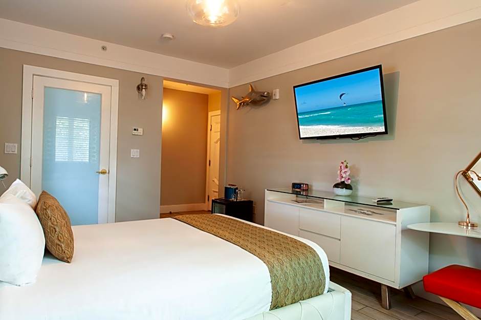 Oceanside Hotel and Suites