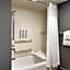 Courtyard by Marriott Edison Woodbridge