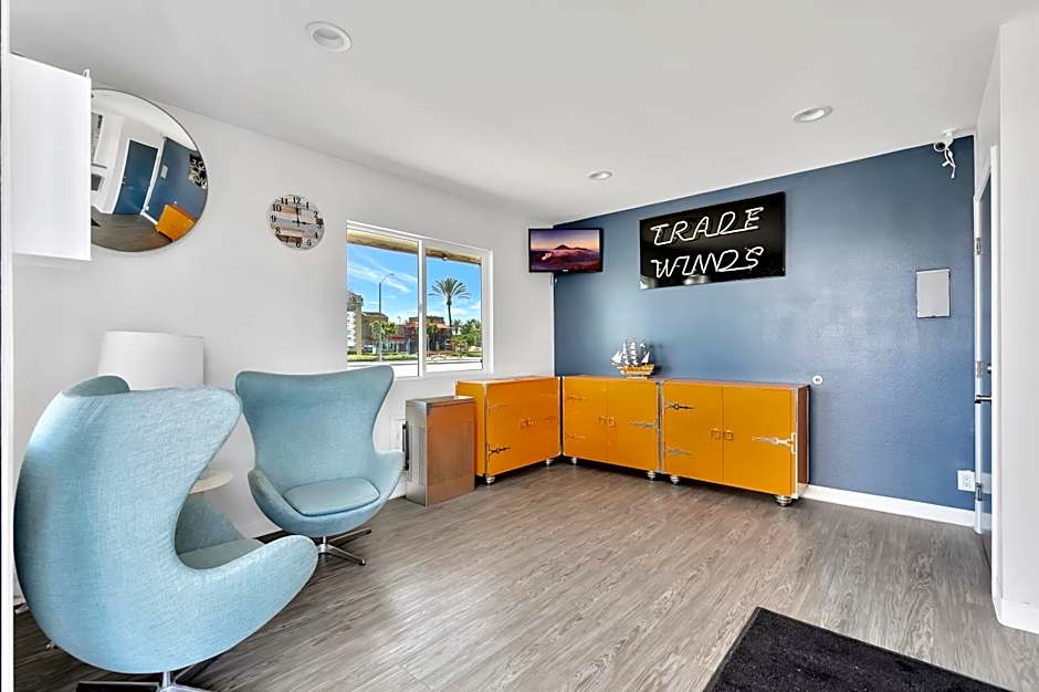 Tradewinds Motel
