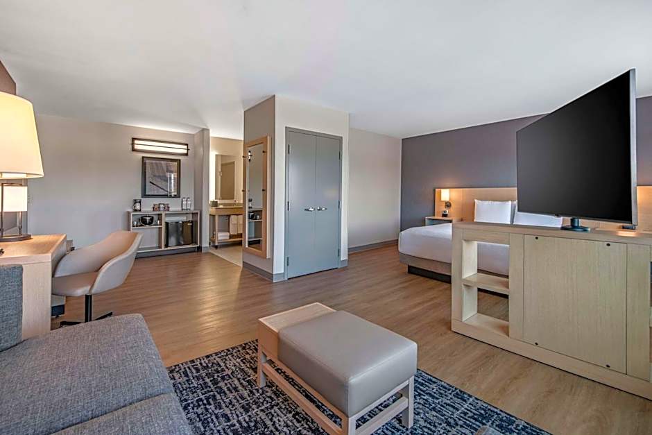 Hyatt Place Riverside Downtown