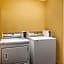 La Quinta Inn & Suites by Wyndham Atlanta Airport