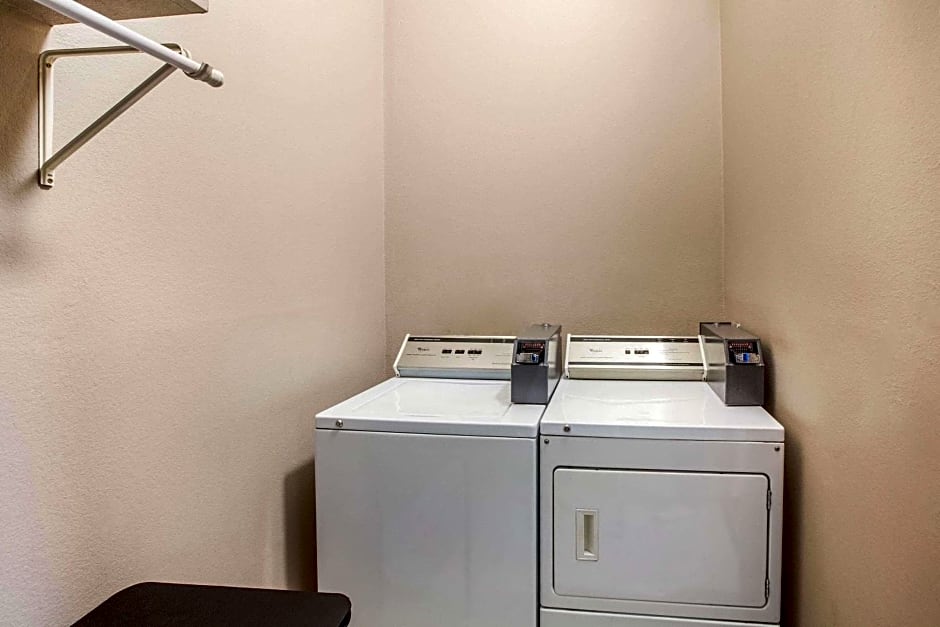 La Quinta Inn & Suites by Wyndham Pasadena