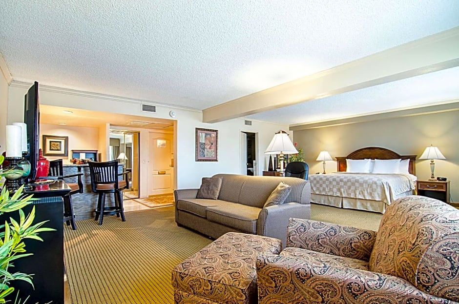 Clarion Inn Garden City