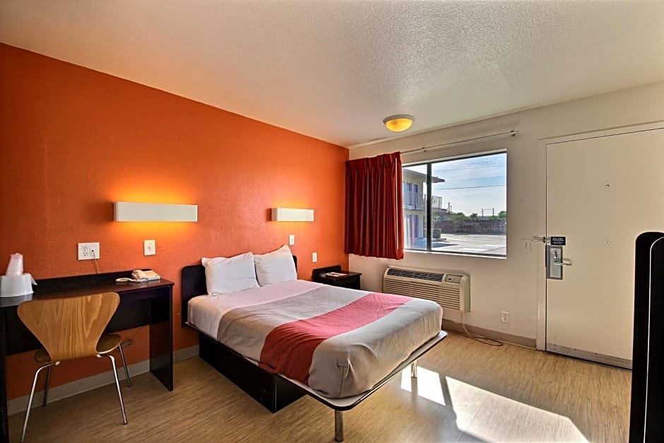 Motel 6 Laredo South