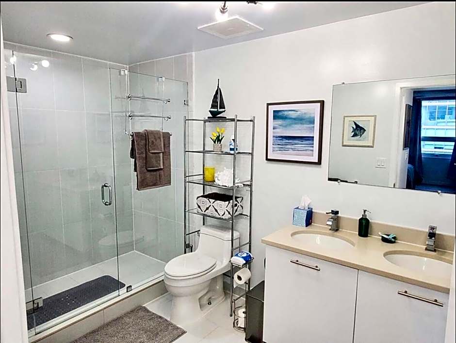 Spacious 2BD 2BTH at Midblock