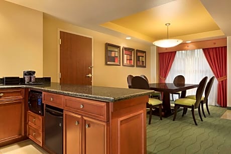 1 King Presidential Suite Accessible Tub Non-Smoking