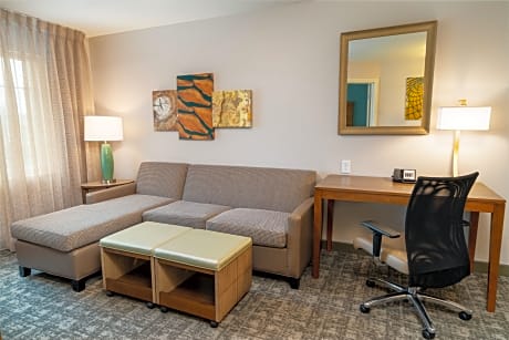 2 Queen Beds 1 Bedroom Suite Comm Access