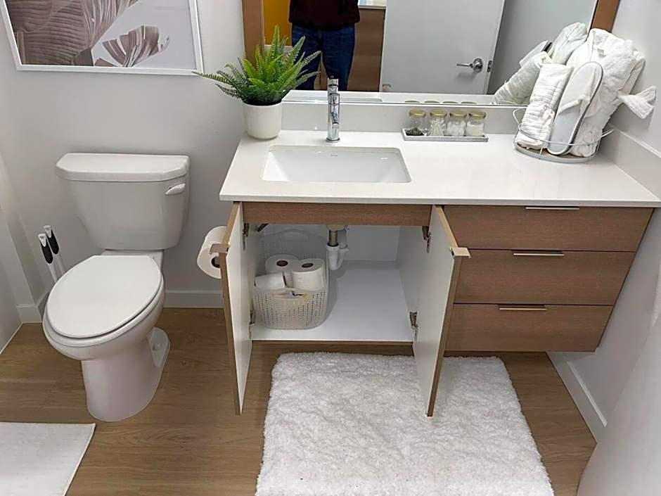 Full Kitchen-youtubetv-smart Locksking Bedtop Fl