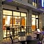 Holiday Inn Express & Suites St. Louise South I-55
