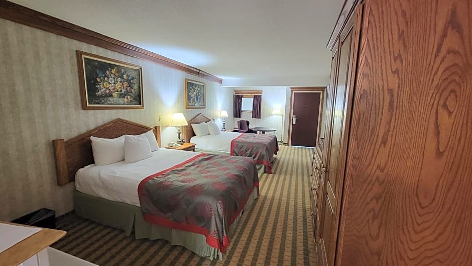 Ramada by Wyndham Saginaw Hotel & Suites