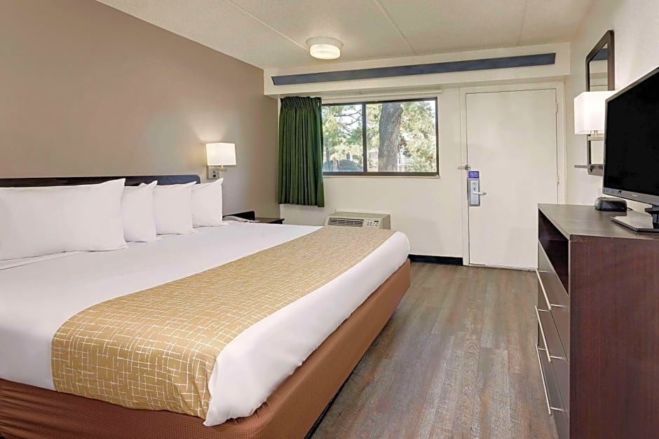 Travelodge by Wyndham College Park