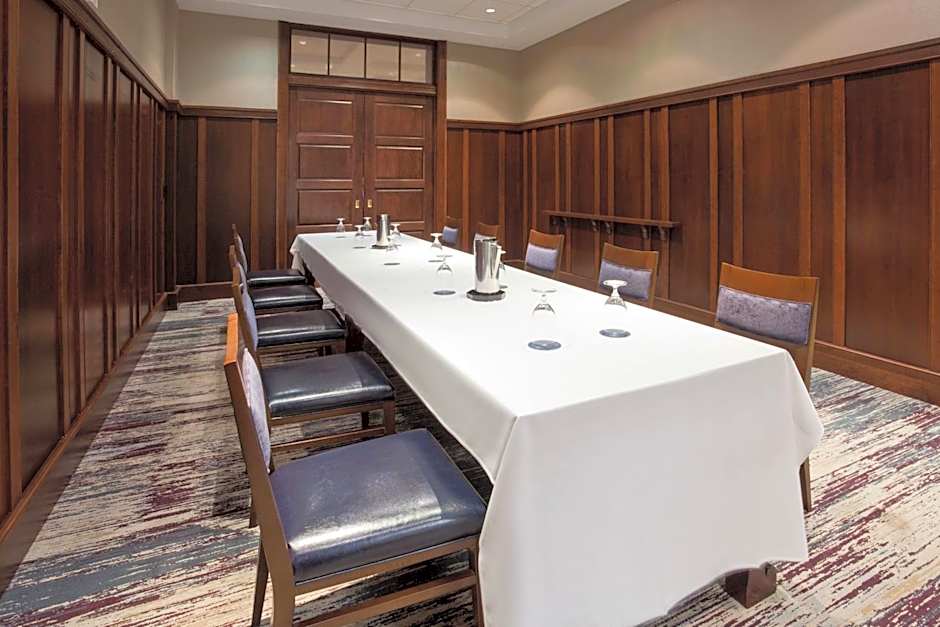 Sheraton St. Paul Woodbury Hotel