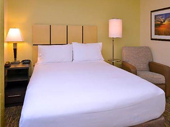 Candlewood Suites Bloomington-Normal