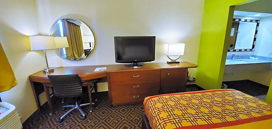 Travel Inn and Suites- Sikeston Miner I-55 exit-67