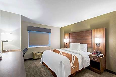 1 Queen Bed No Smoking Accessible Room