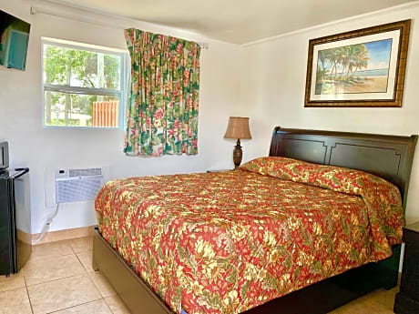 Queen Room - Non-Smoking