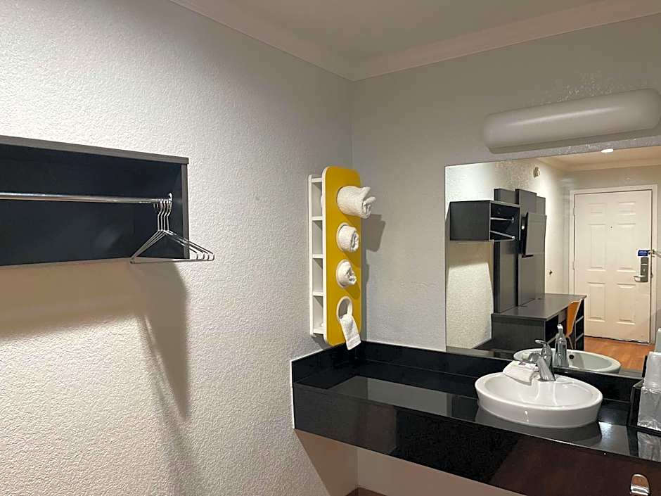 Motel 6 Sacremento, Ca - Downton