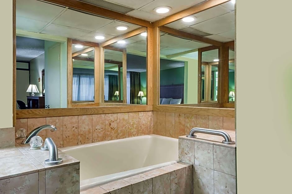 Days Inn by Wyndham Midland