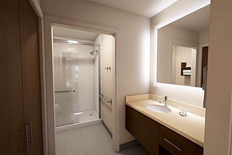 2 Queen 1 Bdrm Ste Comm Access