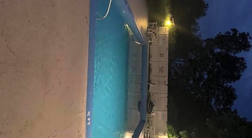 Yankee Trail Motel