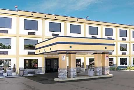 Days Inn by Wyndham Columbus Airport