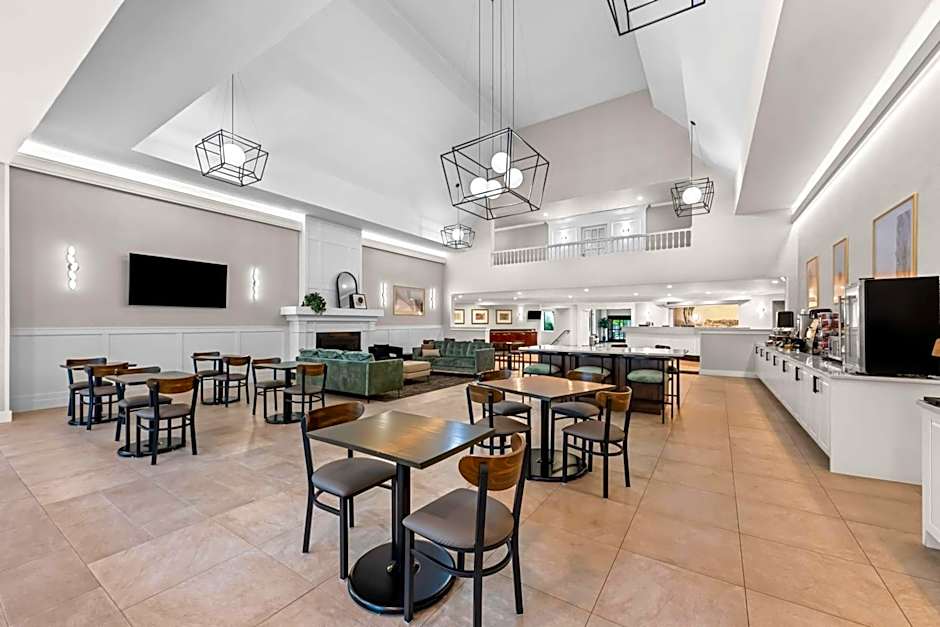 Best Western Plus Plaza Hotel & Conference Center