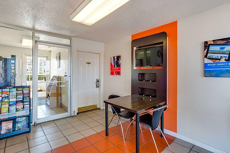 Motel 6 Fayetteville, AR