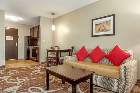 1 King Bed, Suite, Nonsmoking