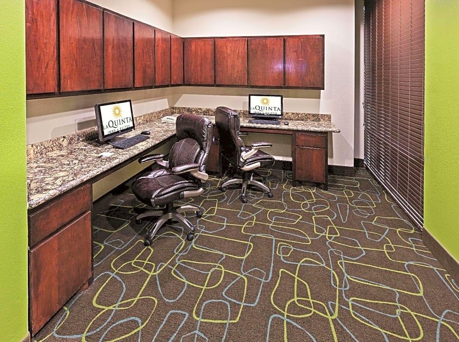La Quinta Inn & Suites by Wyndham Houston Willowbrook