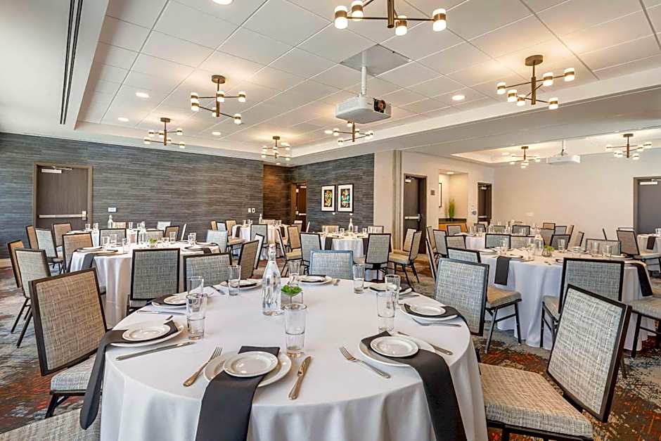 Cambria Hotel Denver Downtown RiNo