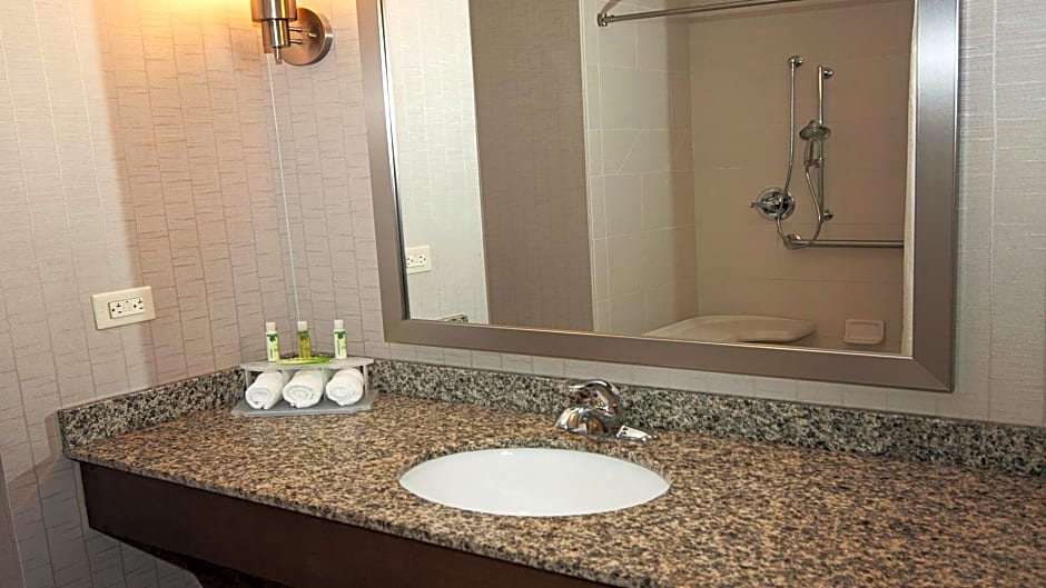 Holiday Inn Express Hotel & Suites Wichita Northeast