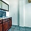 Modern 4BR Penthouse in Downtown by Hosteeva