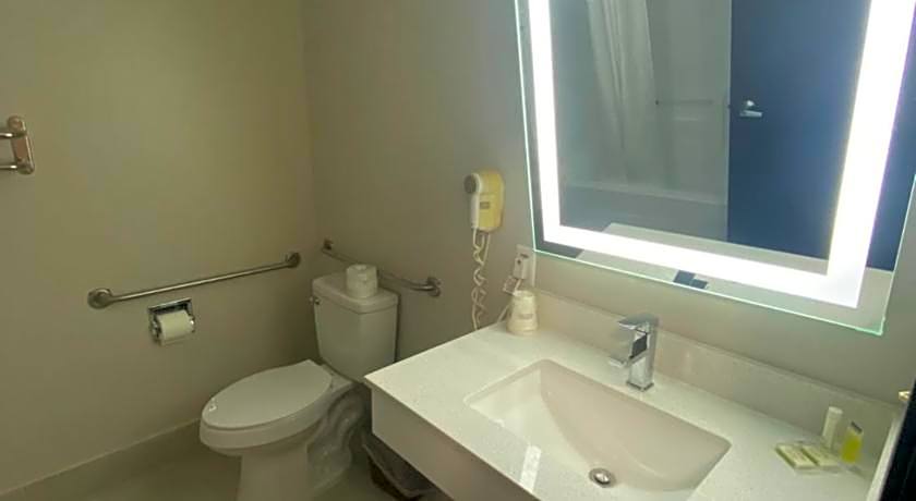 Baymont by Wyndham Oshkosh Airport