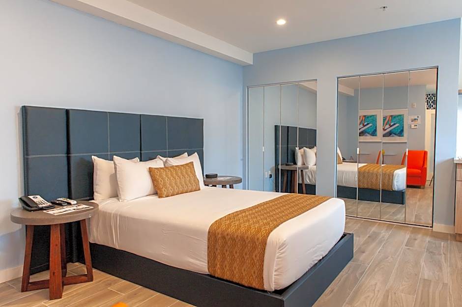 Oceanside Hotel and Suites
