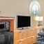 La Quinta Inn & Suites by Wyndham Naples Downtown