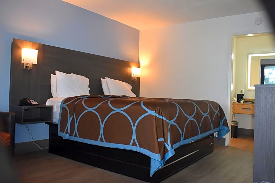 Super 8 by Wyndham Riverside AL