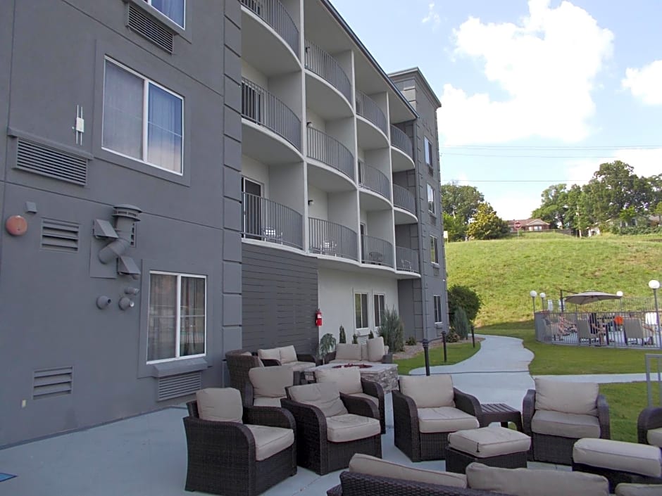 Baymont by Wyndham Hot Springs