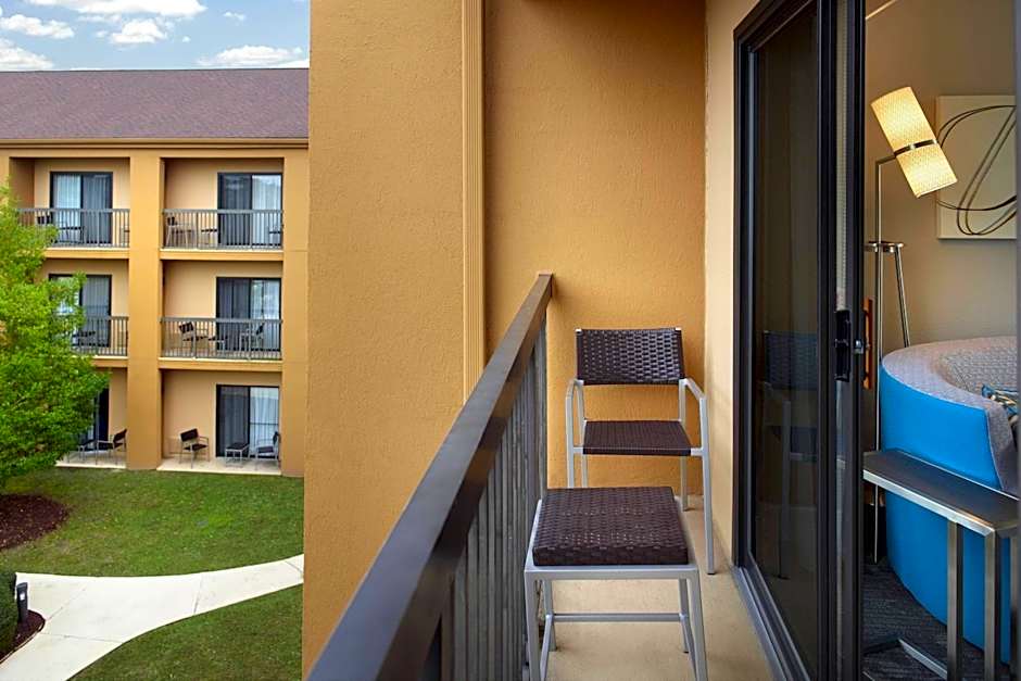 Courtyard by Marriott Fayetteville