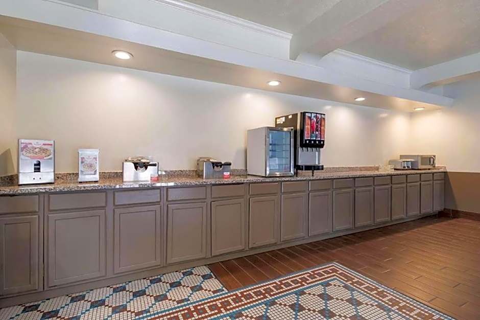 Surestay Plus Hotel by Best Western Lawton
